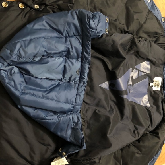 Armani sleeveless jacket. - Picture 6 of 6